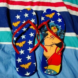 BnNW WONDER WOMEN FLIP FLOPS